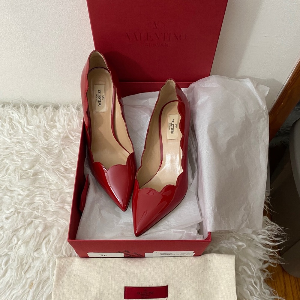 Valentino Red Patent scalloped pumps size 39